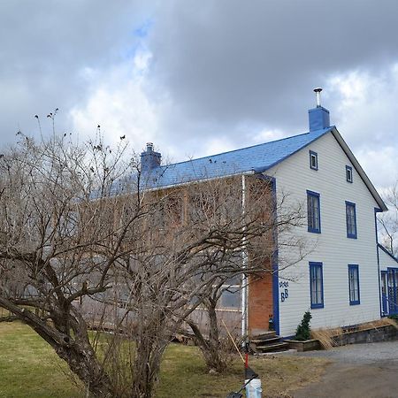 Gite Au Toit Bleu Bed & Breakfast Sainte-Famille ภายนอก รูปภาพ