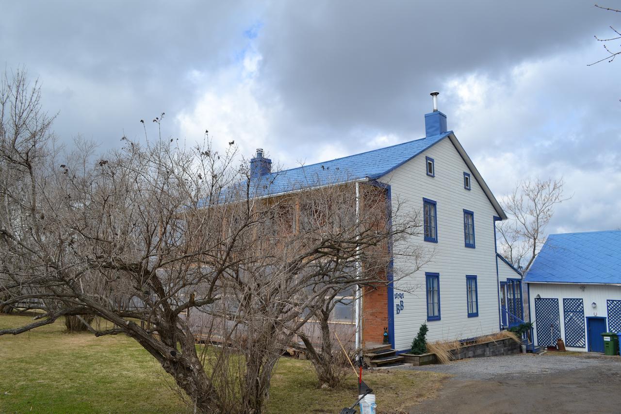 Gite Au Toit Bleu Bed & Breakfast Sainte-Famille ภายนอก รูปภาพ